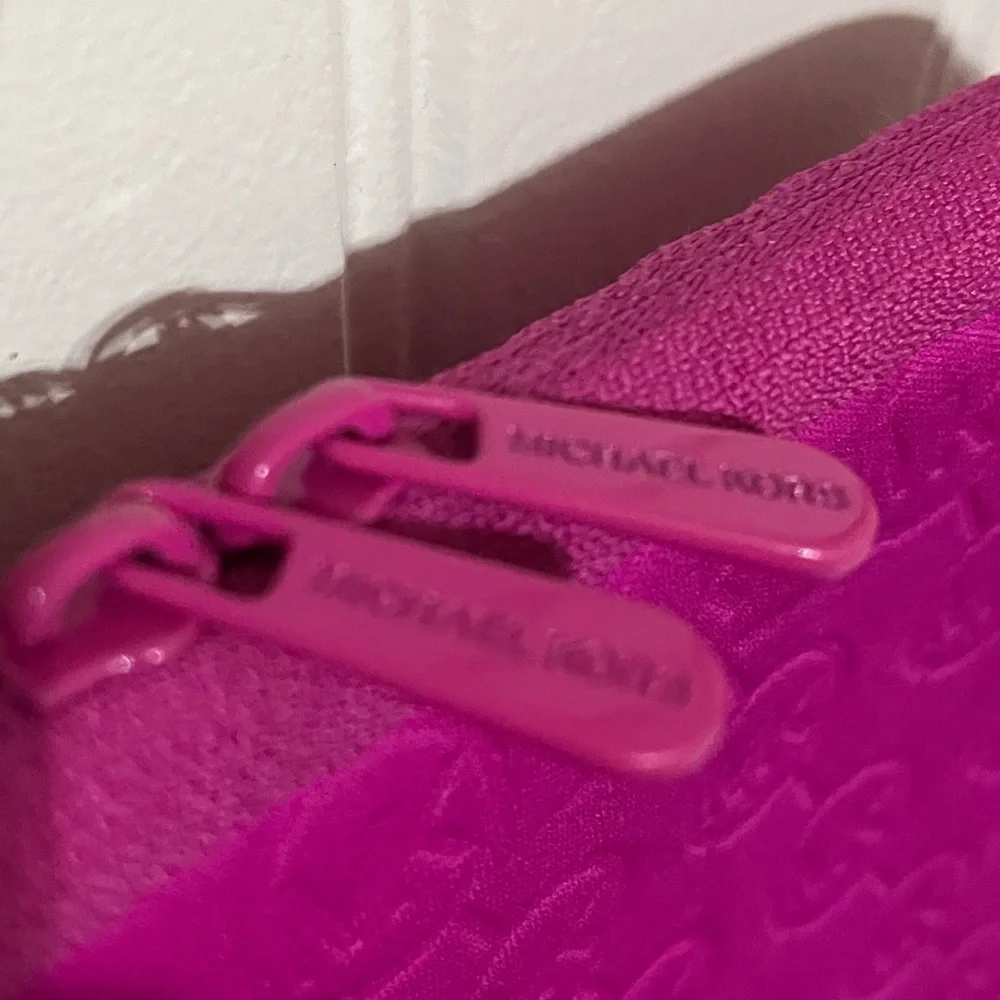 MICHAEL Michael Kors IPad/Tablet/Mini Laptop Neoprene Pink Crossbody Bag